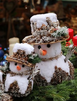 snowmen-550355_640