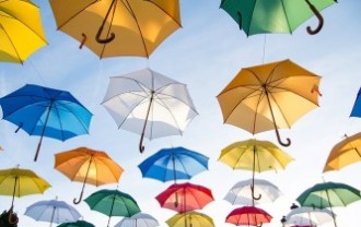 umbrellas-1281751_640